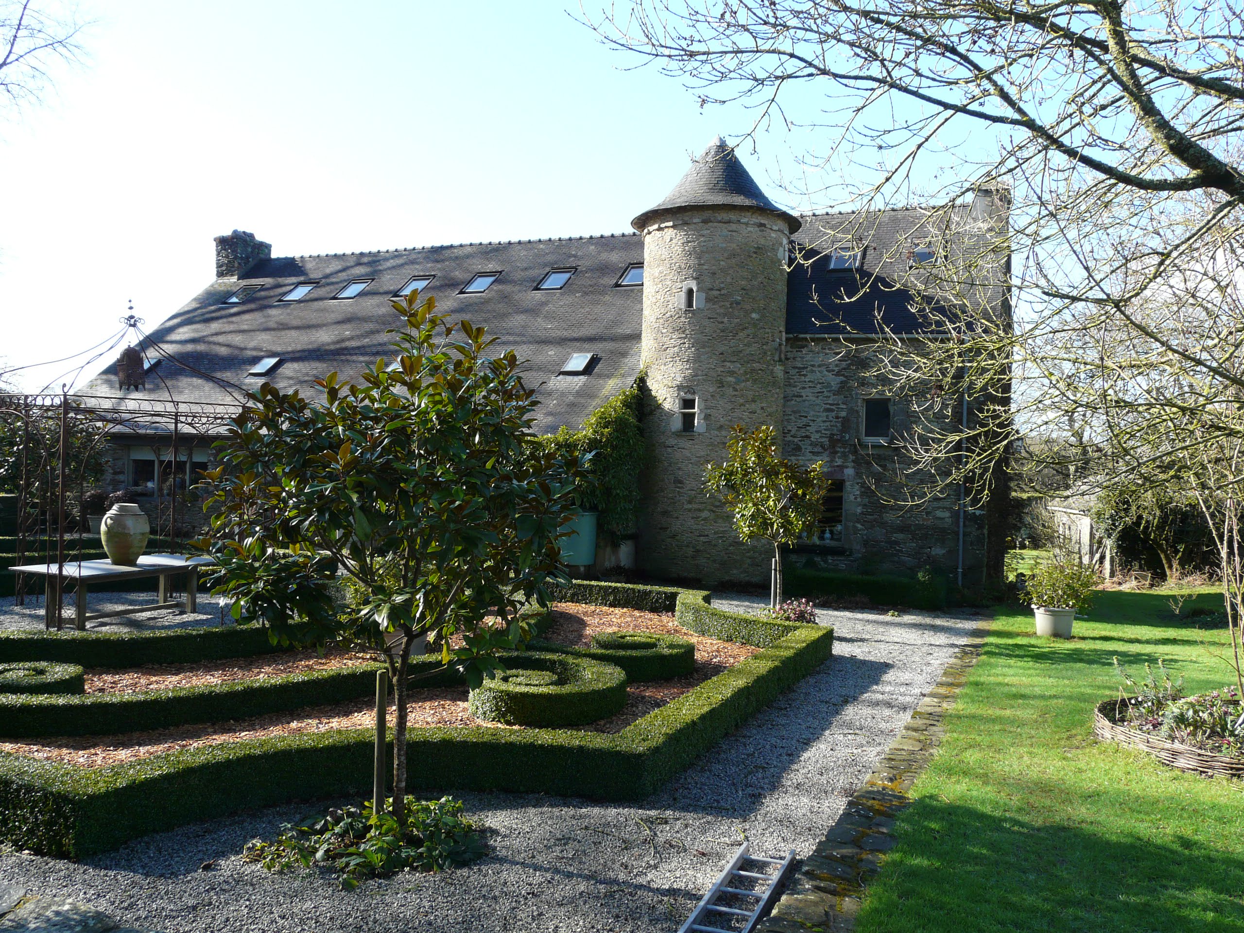 Rear of manoir Manoir de Kerledan en Bretagne intérieur en France, maison d'hôtes du 15eme siècle